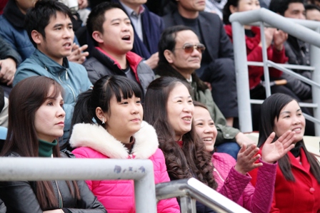 Những gương mặt đẹp tr&ecirc;n kh&aacute;n đ&agrave;i trong trận cầu nảy lửa 42