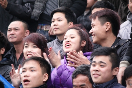 Những gương mặt đẹp tr&ecirc;n kh&aacute;n đ&agrave;i trong trận cầu nảy lửa 41