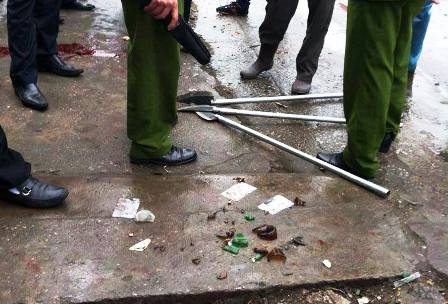 Hạ Long: Hỗn chiến kinh ho&agrave;ng do tranh gi&agrave;nh hớt v&aacute;ng xỉ than,  2