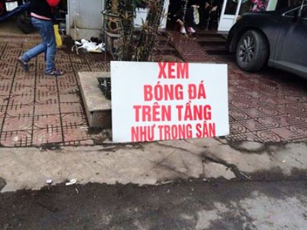 Quảng Ninh: Nguy hiểm "dịch vụ" xem bóng đá trên nóc nhà 3