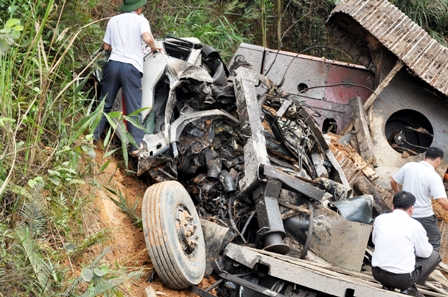 Quảng Ninh: Xe tải lao xuống vực, 2 người chết 2 người bị thương nặng 3