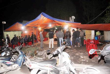 Quảng Ninh: Xe ô tô tải lao thẳng vào nhà, 2 bố con chết thảm 5