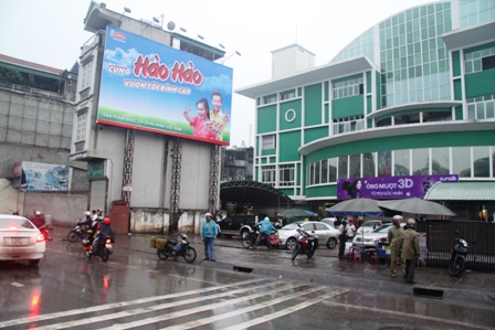 Hạ Long: Hỗn chiến kinh ho&agrave;ng do tranh gi&agrave;nh hớt v&aacute;ng xỉ than,  1