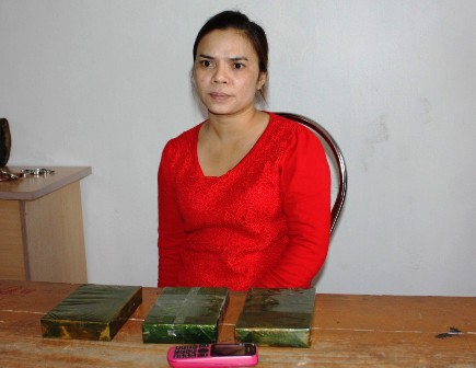 Quảng Ninh: Bắt 3 &ldquo;nữ qu&aacute;i&rdquo; vận chuyển 7 b&aacute;nh heroin 1
