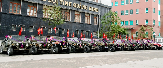 Đám cưới rước dâu toàn xe Jeep 8