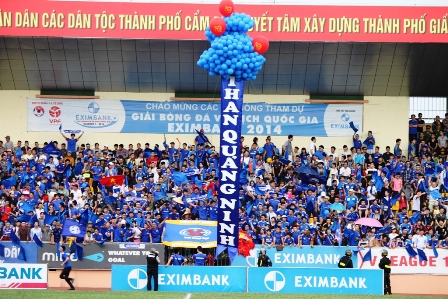 Fan nữ U60 Than Quảng Ninh "quậy" tưng bừng ở "chảo lửa" Cẩm Phả 8