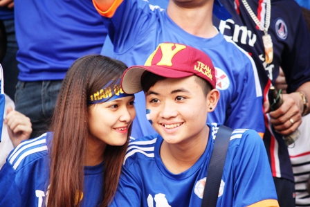 Fan nữ U60 Than Quảng Ninh "quậy" tưng bừng ở "chảo lửa" Cẩm Phả 9