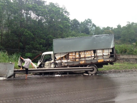 Quảng Ninh: Tai nạn li&ecirc;n ho&agrave;n tr&ecirc;n tuyến đường tr&aacute;nh Cửa &Ocirc;ng 4
