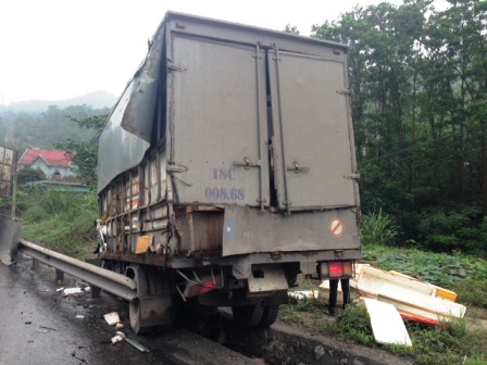 Quảng Ninh: Tai nạn li&ecirc;n ho&agrave;n tr&ecirc;n tuyến đường tr&aacute;nh Cửa &Ocirc;ng 3