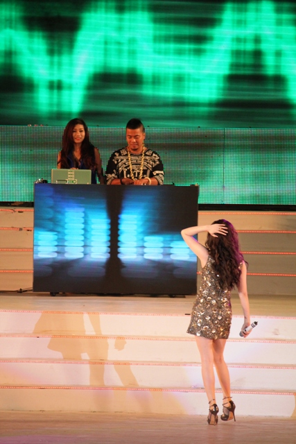 Hồ Quỳnh Hương “lên đồng” cùng DJ Wang và DJ Hoài Anh 11