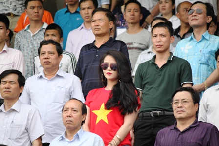 Hoa khôi Lại Hương Thảo “hút hồn” các cặp mắt ở “chảo lửa” Cẩm Phả 5