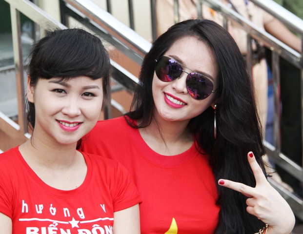 Hoa khôi Lại Hương Thảo “hút hồn” các cặp mắt ở “chảo lửa” Cẩm Phả 9