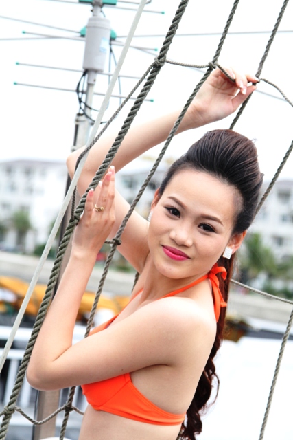 Th&iacute; sinh "Người đẹp Hạ Long" khoe vẻ đẹp n&oacute;ng bỏng trong trang phục Bikini 22