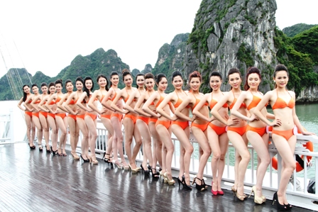 Th&iacute; sinh "Người đẹp Hạ Long" khoe vẻ đẹp n&oacute;ng bỏng trong trang phục Bikini 9