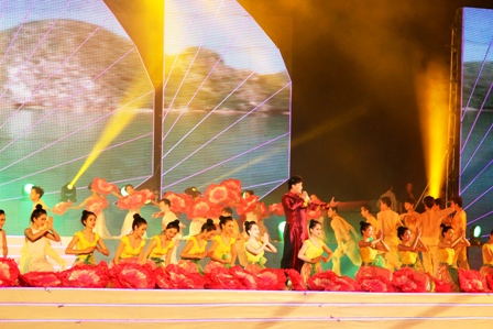 Carnaval Hạ Long: &ldquo;Ch&aacute;y&rdquo; tiết mục ra &ldquo;h&aacute;t nh&eacute;p&rdquo;! 1