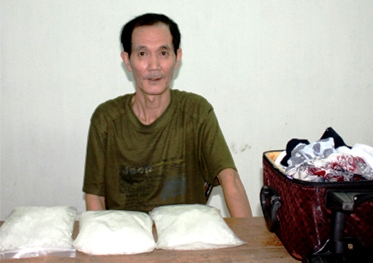Bắt người Trung Quốc vận chuyển 3.000 gam ma t&uacute;y đ&aacute; 1