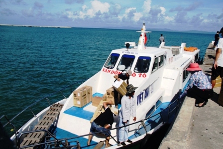 31 du khách mắc kẹt tại đảo Cô Tô do tàu bỏ chuyến 1
