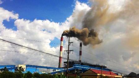 Nhà máy Nhiệt điện Cẩm Phả xả khói mù trời 1