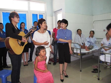 Chương trình "Mang âm nhạc đến bệnh viện" đến với Quảng Ninh 1
