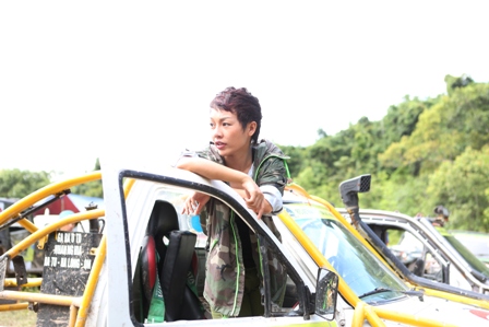 Thái Thùy Linh ngầu với xe địa hình “Tê giác” 1