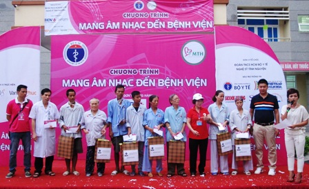 Chương trình "Mang âm nhạc đến bệnh viện" đến với Quảng Ninh 2