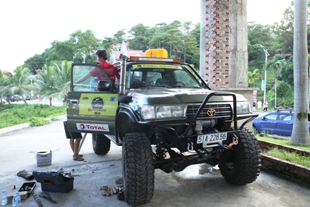 D&agrave;n xe Offroad "khuấy đảo" Hạ Long 13
