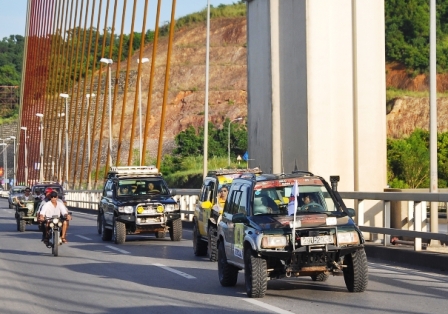 D&agrave;n xe Offroad "khuấy đảo" Hạ Long 7