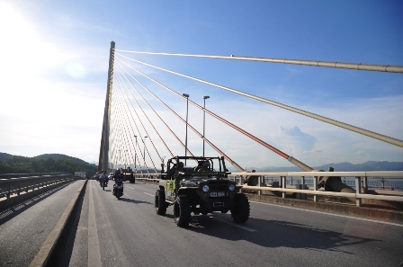 D&agrave;n xe Offroad "khuấy đảo" Hạ Long 6