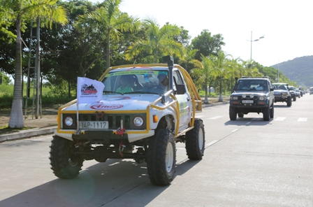 D&agrave;n xe Offroad "khuấy đảo" Hạ Long 4