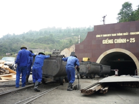 Ngạt kh&iacute;, một thợ l&ograve; tử vong  1