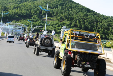 D&agrave;n xe Offroad "khuấy đảo" Hạ Long 2