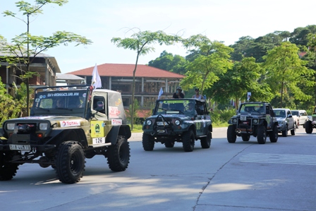 D&agrave;n xe Offroad "khuấy đảo" Hạ Long 1