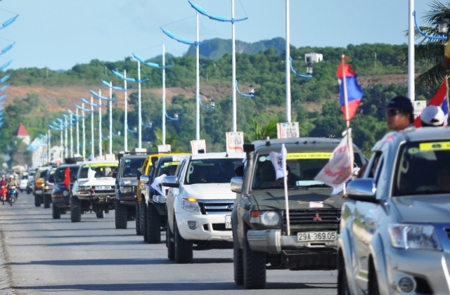 D&agrave;n xe Offroad "khuấy đảo" Hạ Long 5