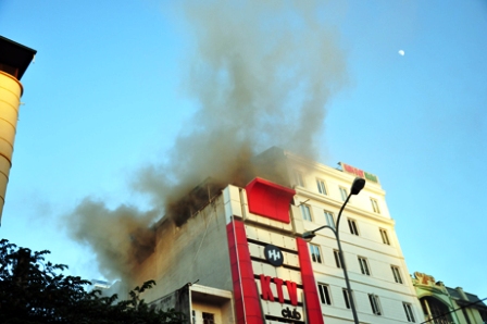 Ch&aacute;y lớn qu&aacute;n karaoke tại Hạ Long 1