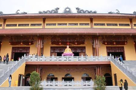 Quảng Ninh: Hàng vạn du khách, phật tử về với chùa Ba Vàng những ngày đầu năm 7