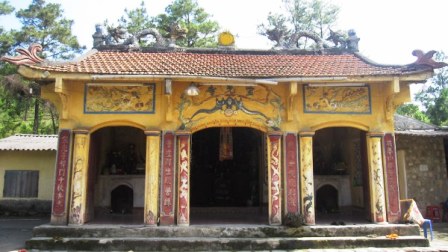 Quảng Ninh: Hàng vạn du khách, phật tử về với chùa Ba Vàng những ngày đầu năm 1