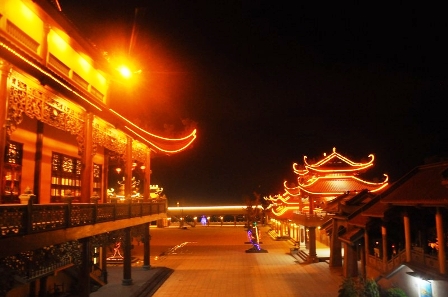 Quảng Ninh: Hàng vạn du khách, phật tử về với chùa Ba Vàng những ngày đầu năm 12