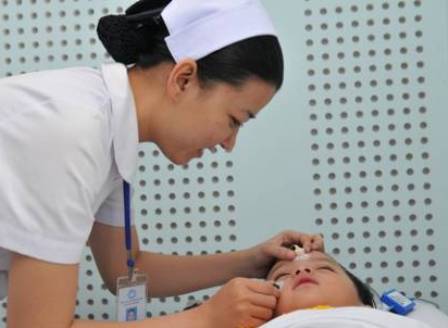 Đ&ecirc;̉ trẻ kh&ocirc;ng̉ bị &ocirc;́m vì sương và mưa &acirc;̉m 1