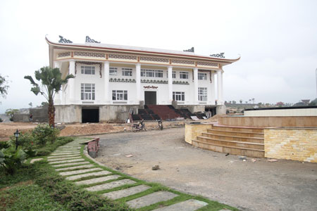 Những ng&ocirc;i mộ tiền tỷ đẹp lung linh ở H&ograve;a B&igrave;nh 11