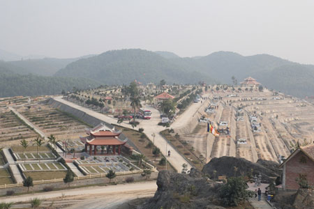 Những ng&ocirc;i mộ tiền tỷ đẹp lung linh ở H&ograve;a B&igrave;nh 12