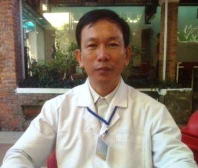 Kinh ho&agrave;ng con s&aacute;n khổng lồ trong bụng người 2