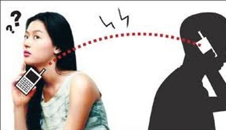 Nhiều người giật m&igrave;nh: Biết đ&acirc;u điện thoại của m&igrave;nh đ&atilde; bị nghe l&eacute;n? 1