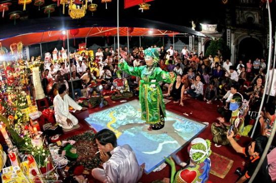 Liệu có thực thi phạt lên đồng, xem bói trục lợi? 1