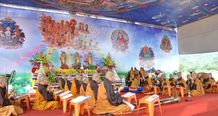 X&oacute;t l&ograve;ng đại lễ cầu si&ecirc;u cho nạn nh&acirc;n thảm họa m&aacute;y bay 3