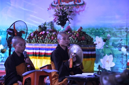 X&oacute;t l&ograve;ng đại lễ cầu si&ecirc;u cho nạn nh&acirc;n thảm họa m&aacute;y bay 6