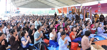 X&oacute;t l&ograve;ng đại lễ cầu si&ecirc;u cho nạn nh&acirc;n thảm họa m&aacute;y bay 10