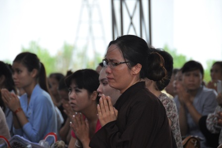 X&oacute;t l&ograve;ng đại lễ cầu si&ecirc;u cho nạn nh&acirc;n thảm họa m&aacute;y bay 15