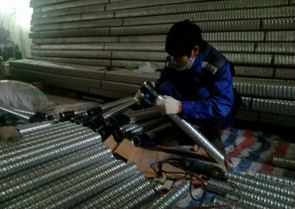 C&ocirc;ng nh&acirc;n l&agrave;m th&ecirc;m chạy Tết 1