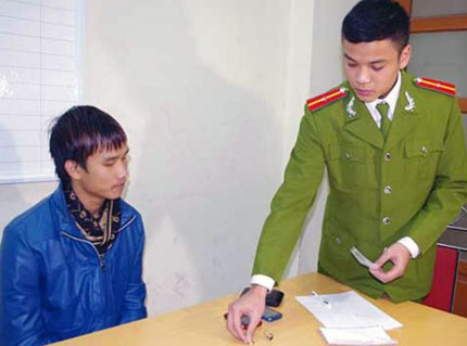 Kinh ho&agrave;ng kẻ cướp v&agrave;o tận nh&agrave; để g&acirc;y &aacute;n 1