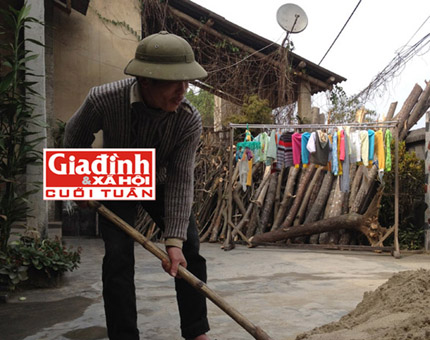 Nghị lực phi thường vượt qua số phận của người đ&agrave;n &ocirc;ng m&ugrave; tự tay đ&oacute;ng gạch để x&acirc;y nh&agrave;  1